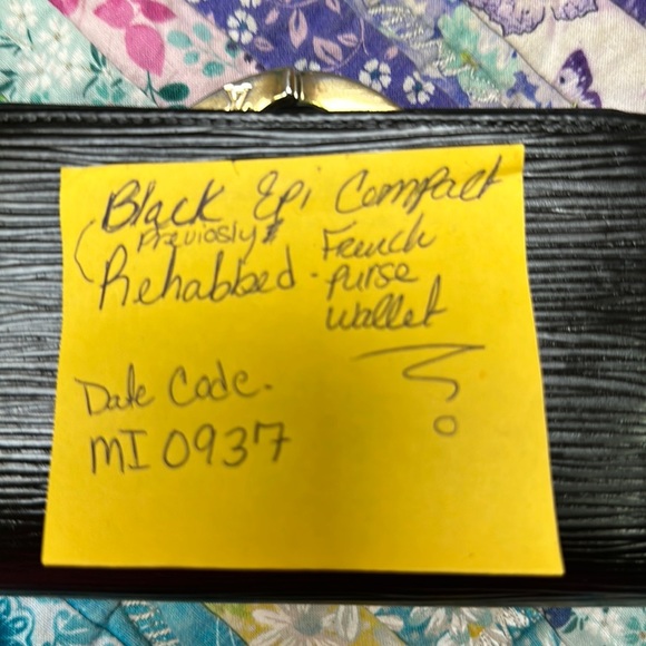Louis vuitton black epi compact  french wallet. See pics for flaws - Picture 2 of 16